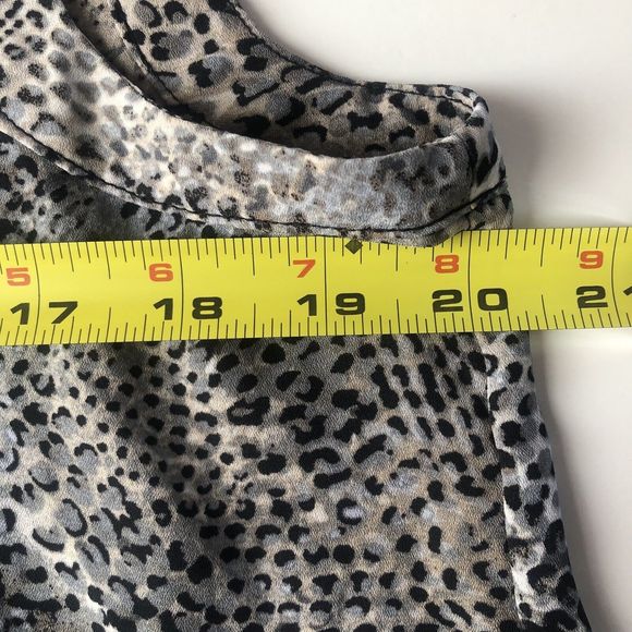 Apt9 Snake Skin Print Blouse Size Large Sleeveless V Neck - Picture 5 of 9